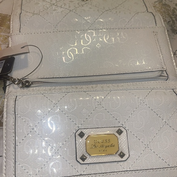 NWT in box Stunning GUESS woman’s wallet white - Picture 7 of 8